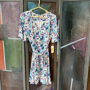 NWT Gibson Latimer dress, white background with beautiful floral design.